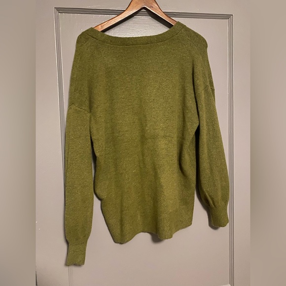 Green Loft Sweater - Picture 3 of 3